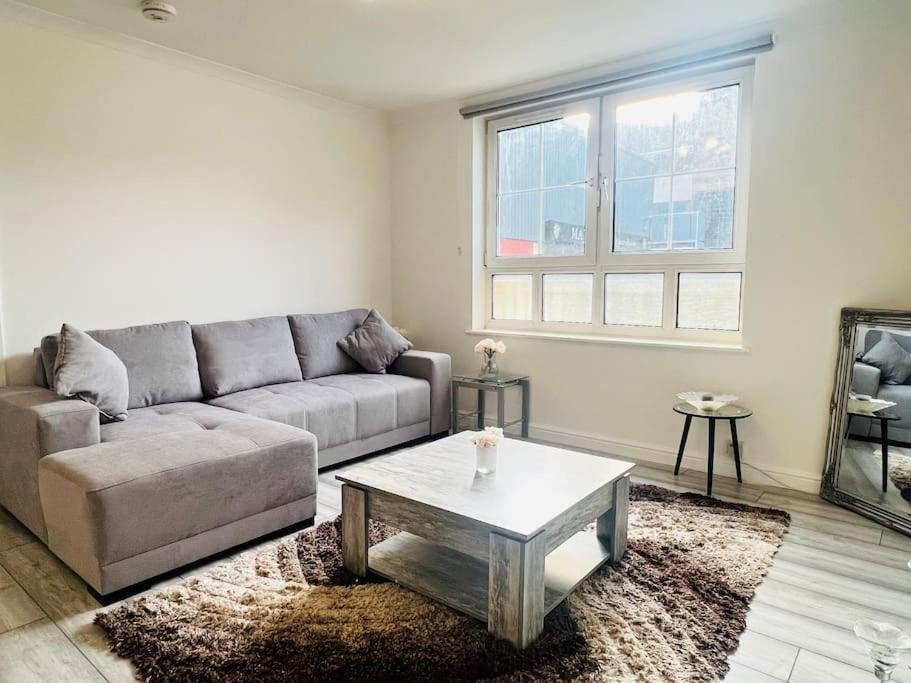Superb 2 Bedroom Apartment With Free Parking エディンバラ エクステリア 写真